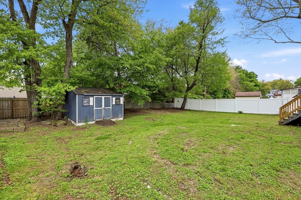 42 Amos Dr Property Photo 32