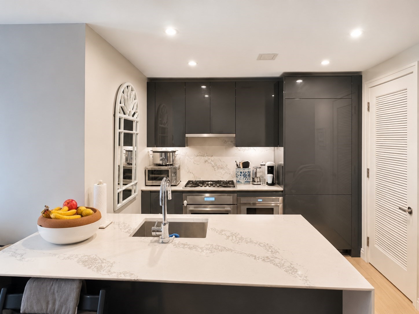 133 Seaport Blvd # 717 Property Photo 8