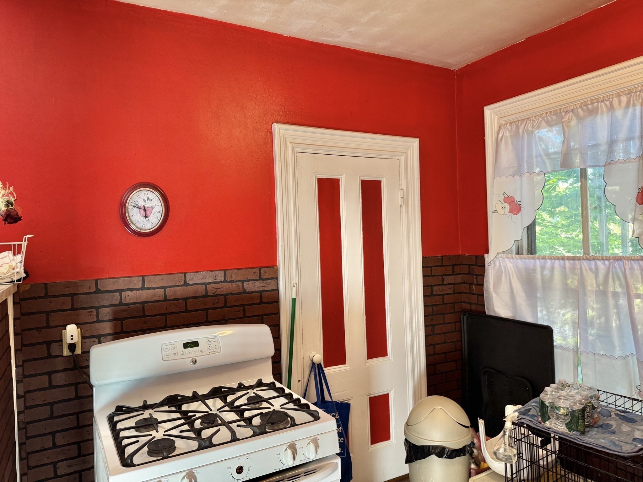 495 Warren St. Property Photo 4