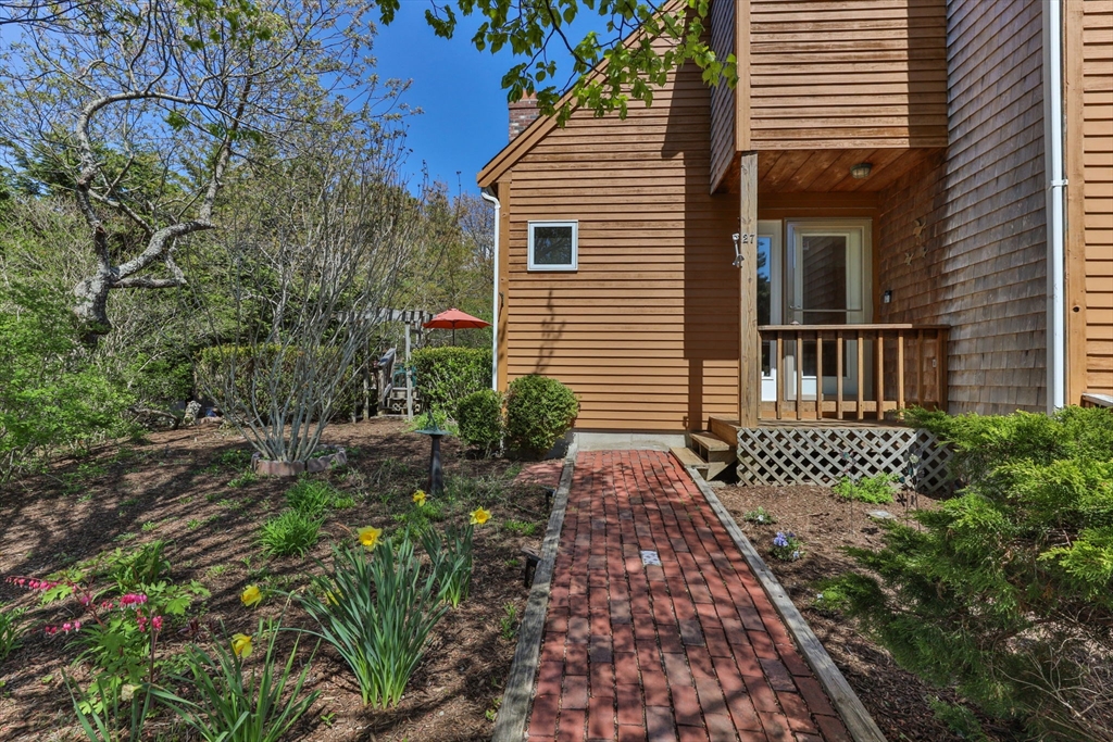 27 Blueberry Avenue Property Photo 1
