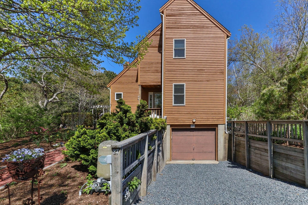 27 Blueberry Avenue Property Photo 2