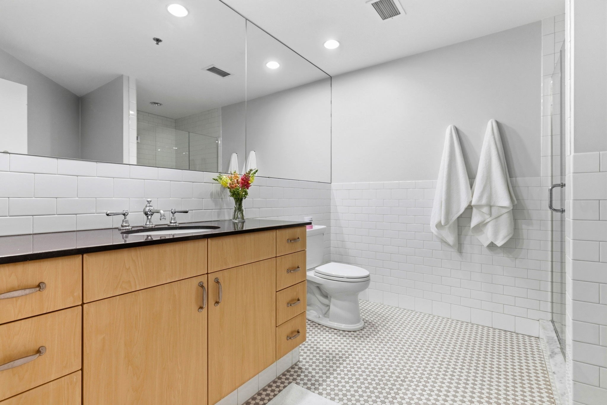 9 W Broadway # 322 Property Photo 11