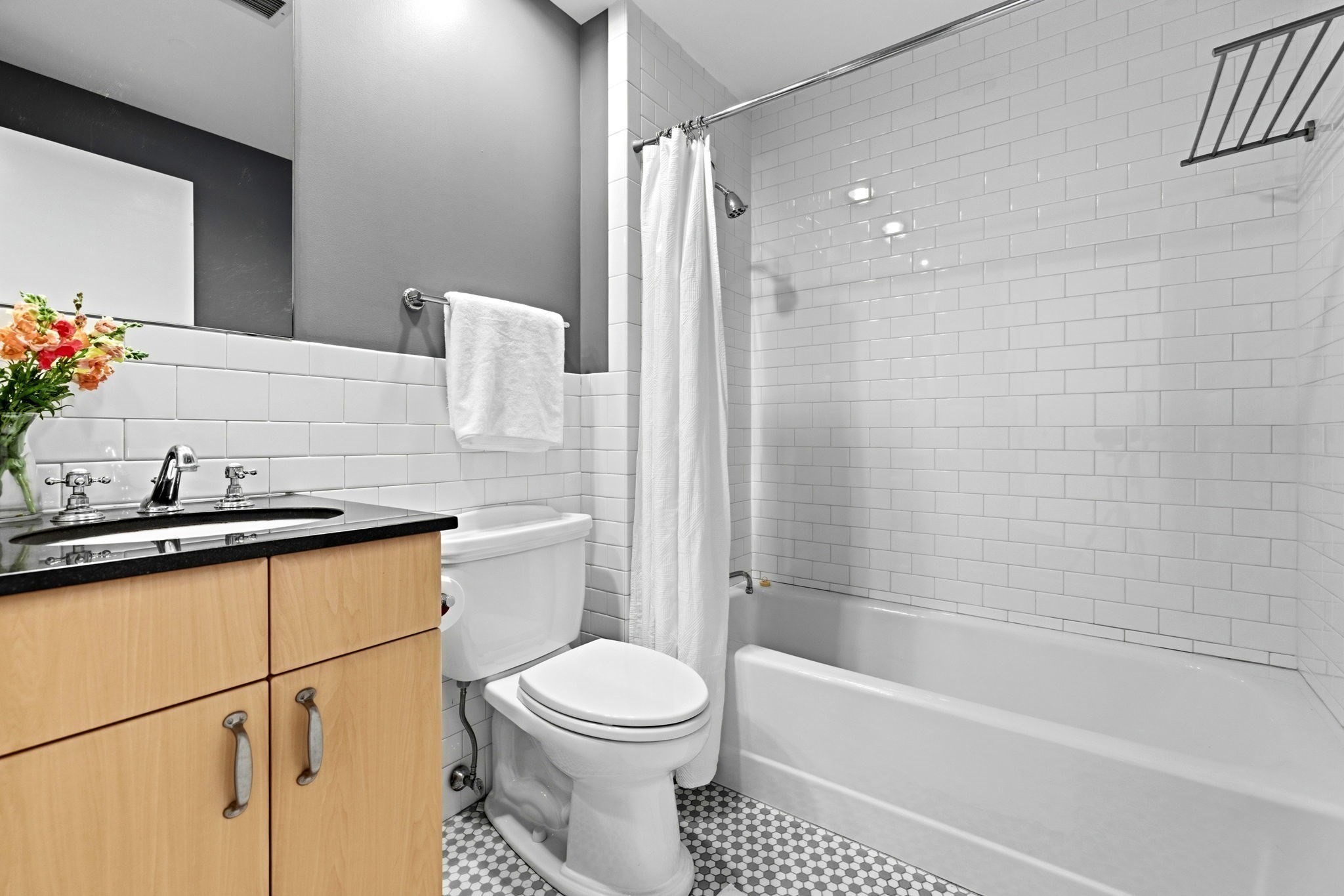 9 W Broadway # 322 Property Photo 15