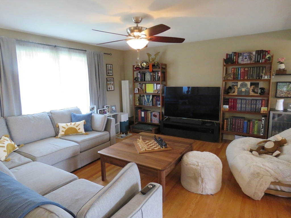 587 Tremont St Property Photo 10