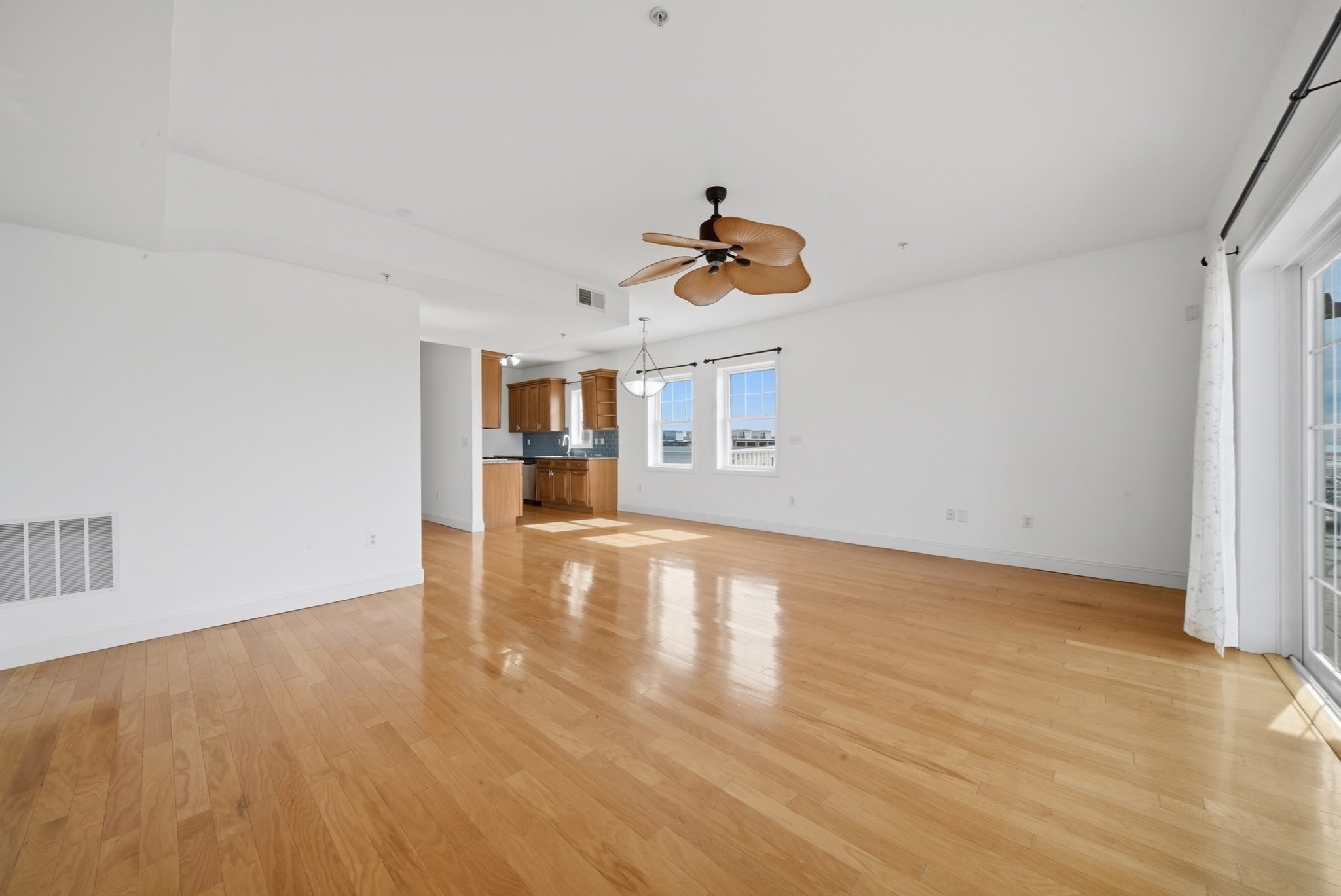 233 Beach Rd # A11 Property Photo 14