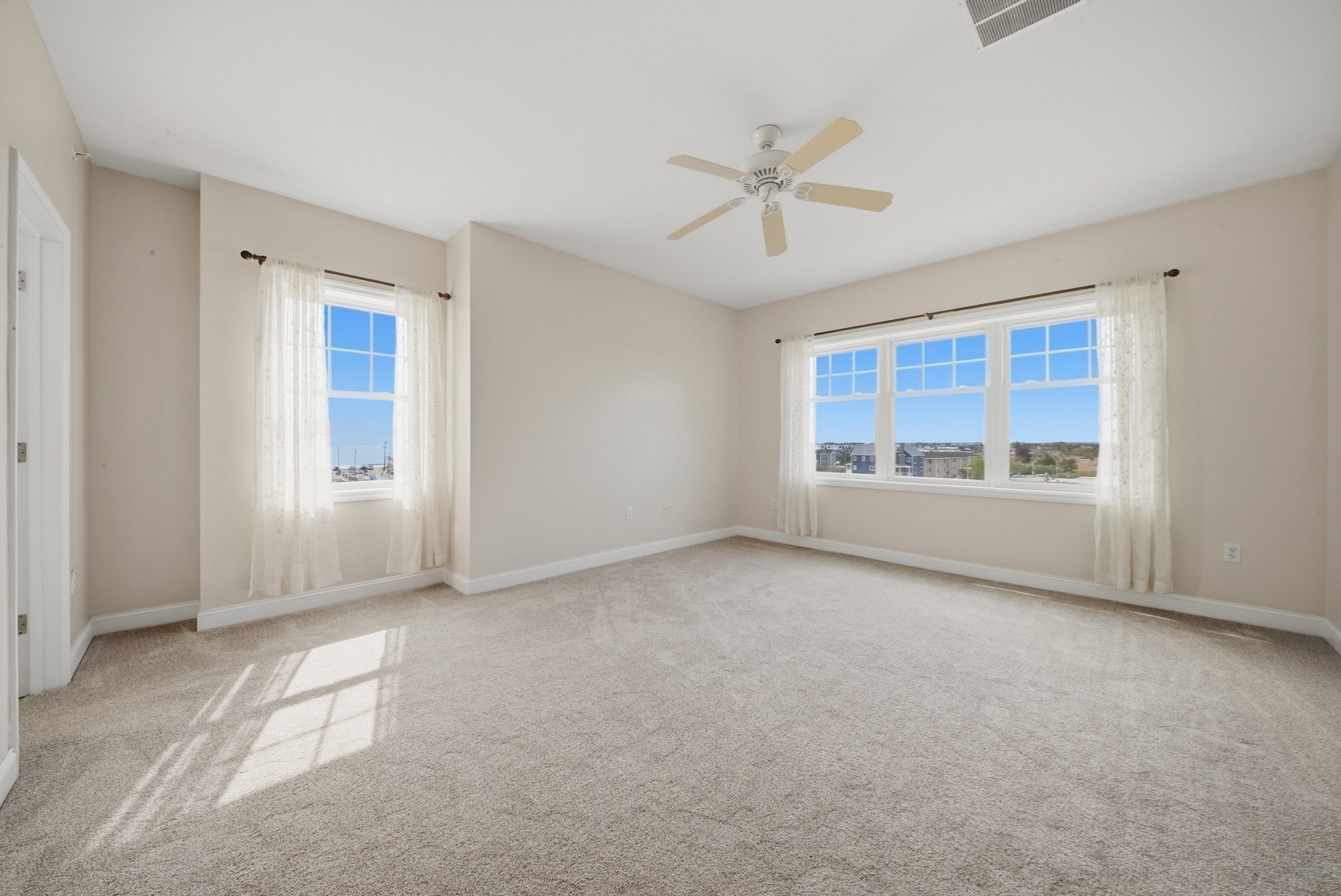 233 Beach Rd # A11 Property Photo 25