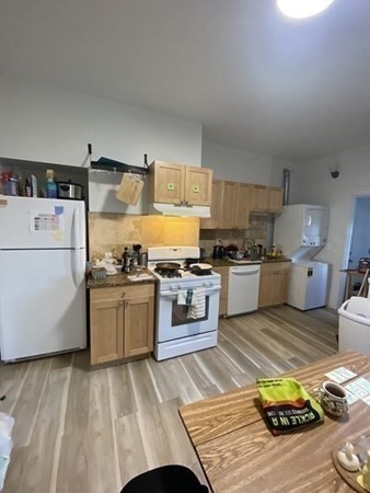 254 Windsor St # 2R Property Photo 1