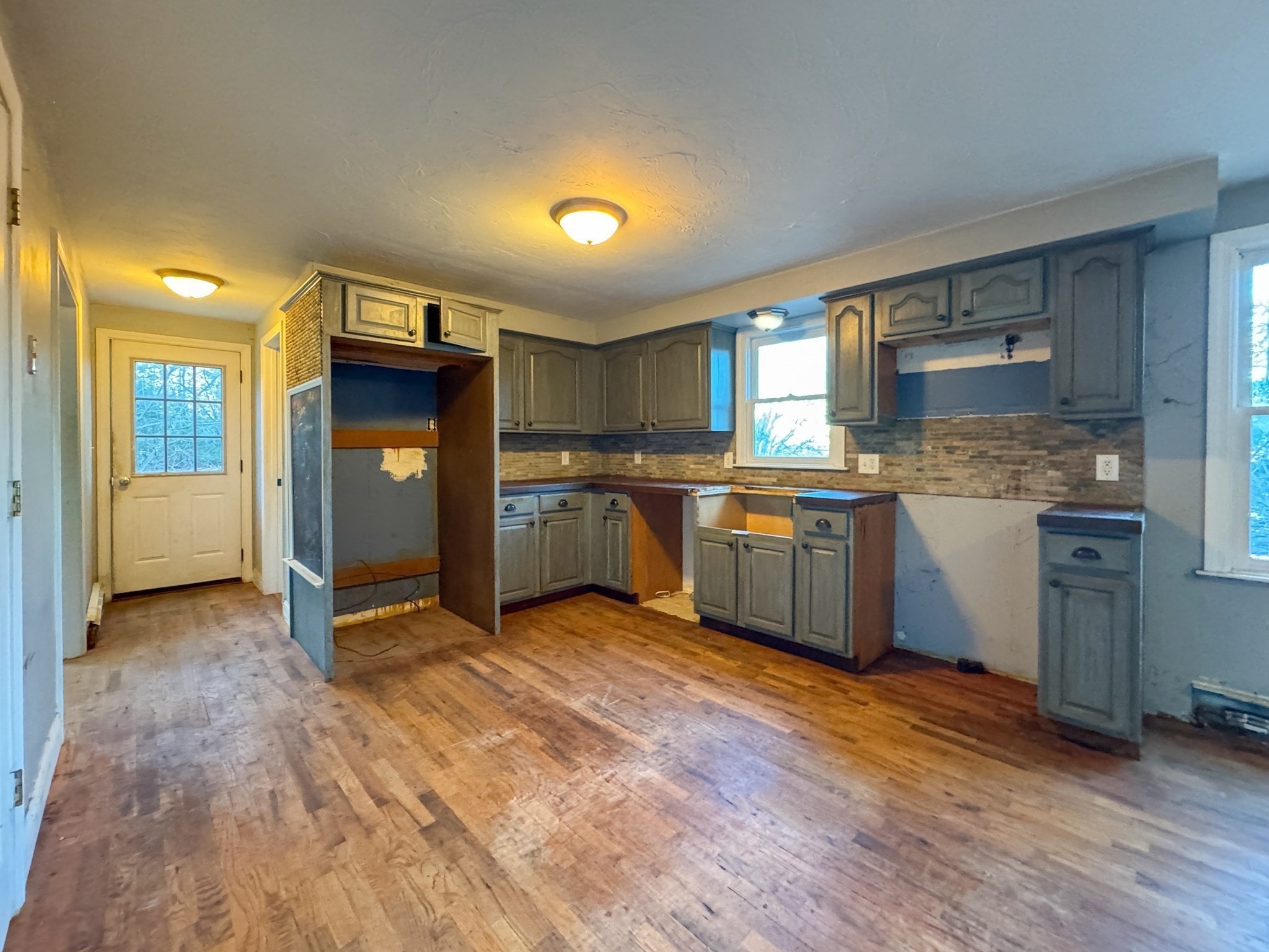 111 Snow St Property Photo 4