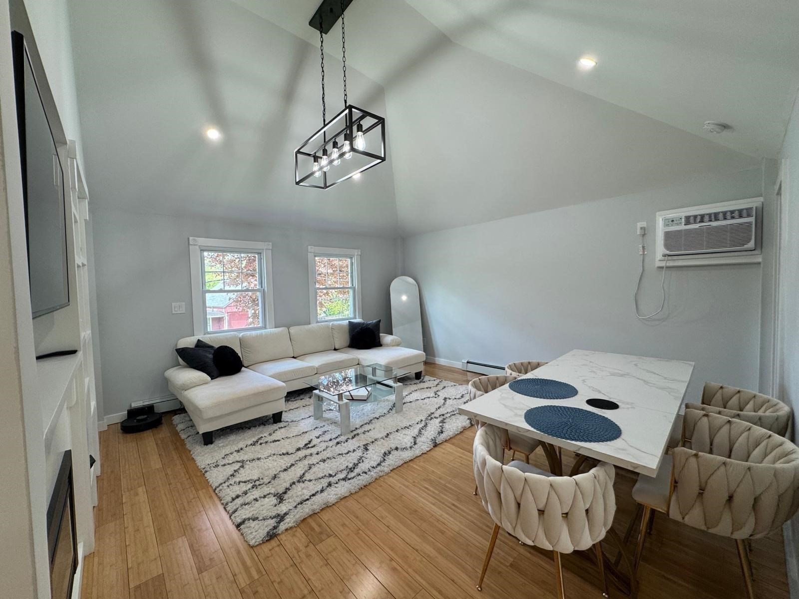 345 West St Property Photo 9