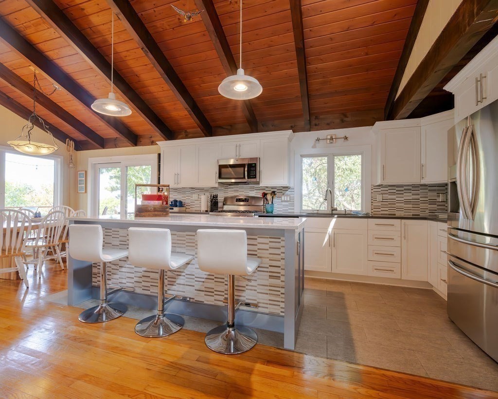 9 Kinnikinnick Road Property Photo 3
