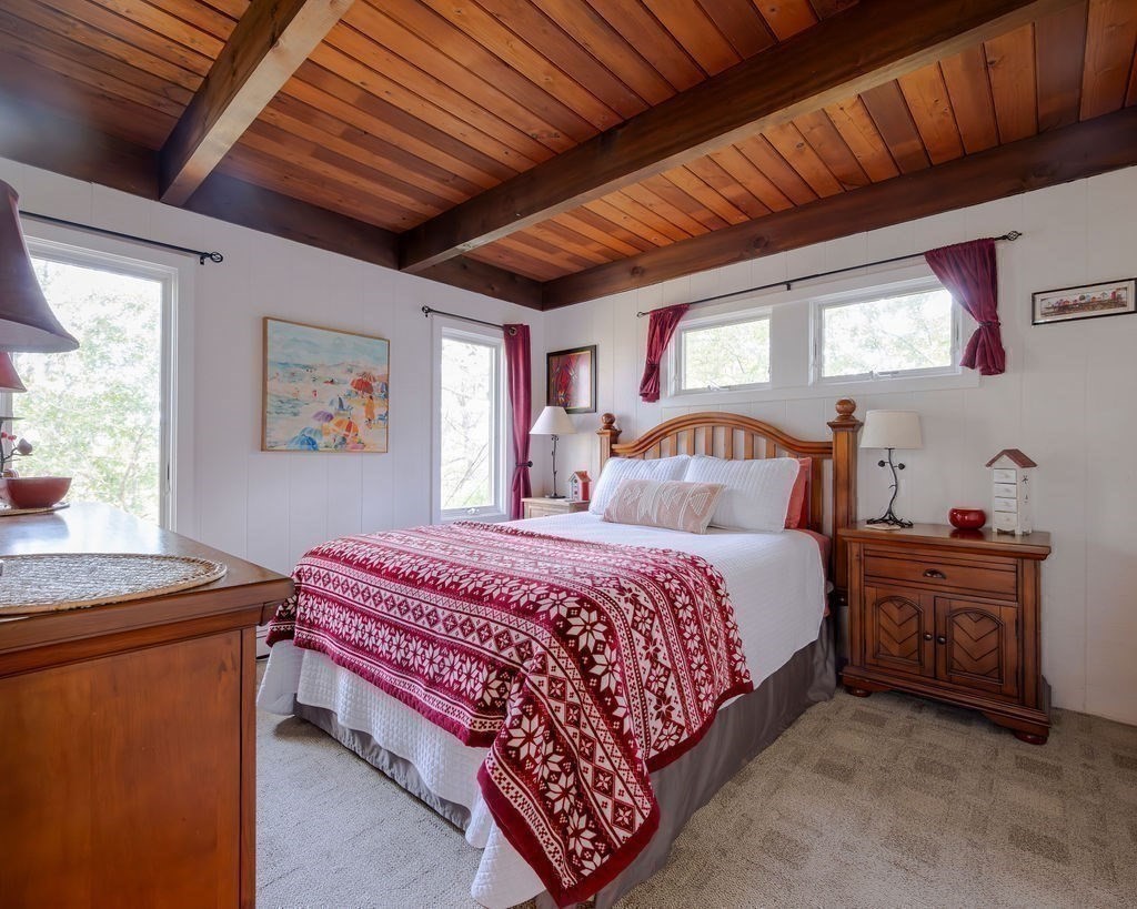 9 Kinnikinnick Road Property Photo 10