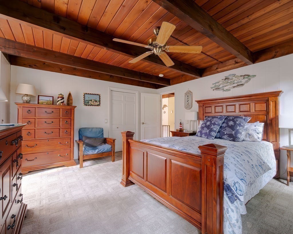 9 Kinnikinnick Road Property Photo 11