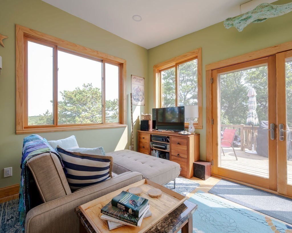 9 Kinnikinnick Road Property Photo 17