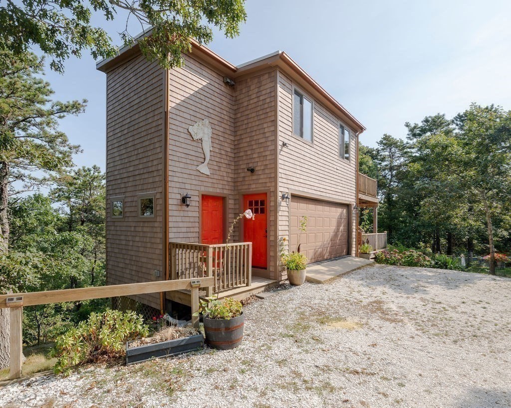 9 Kinnikinnick Road Property Photo 20