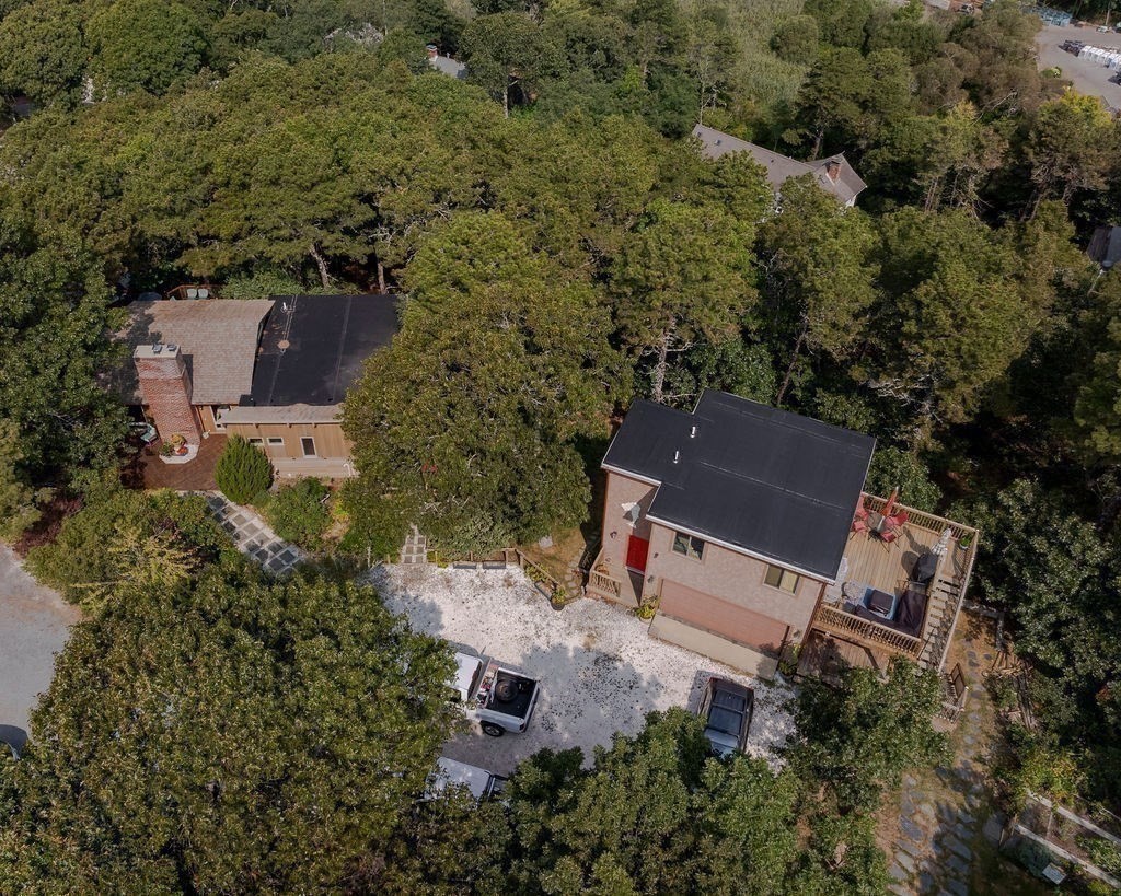 9 Kinnikinnick Road Property Photo 21