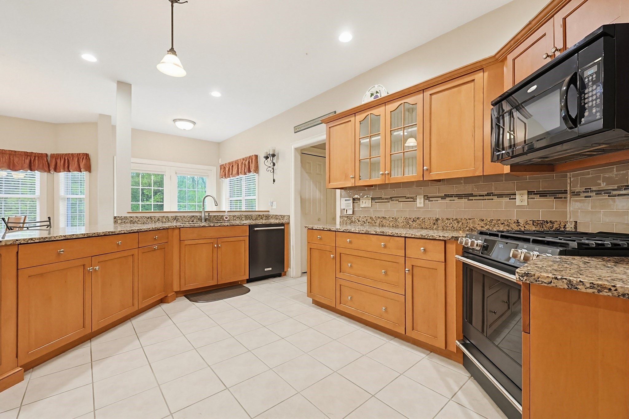 10 Essex St Property Photo 21