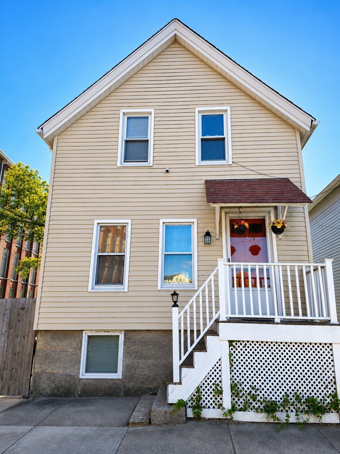1 Thatcher St Property Photo 1