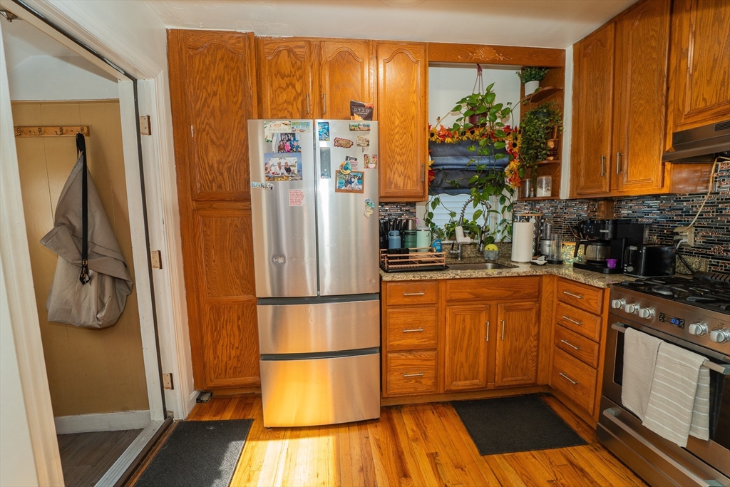 1 Thatcher St Property Photo 5