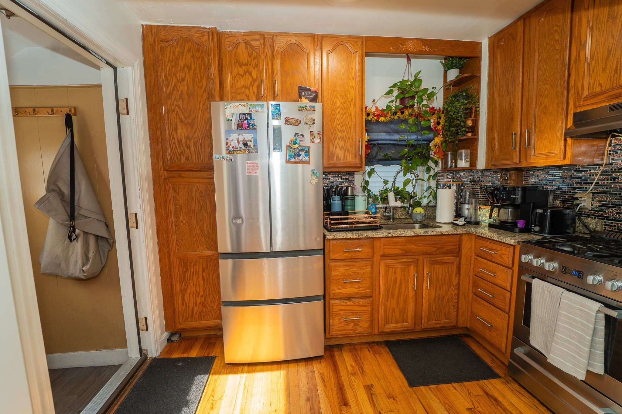 1 Thatcher St Property Photo 5