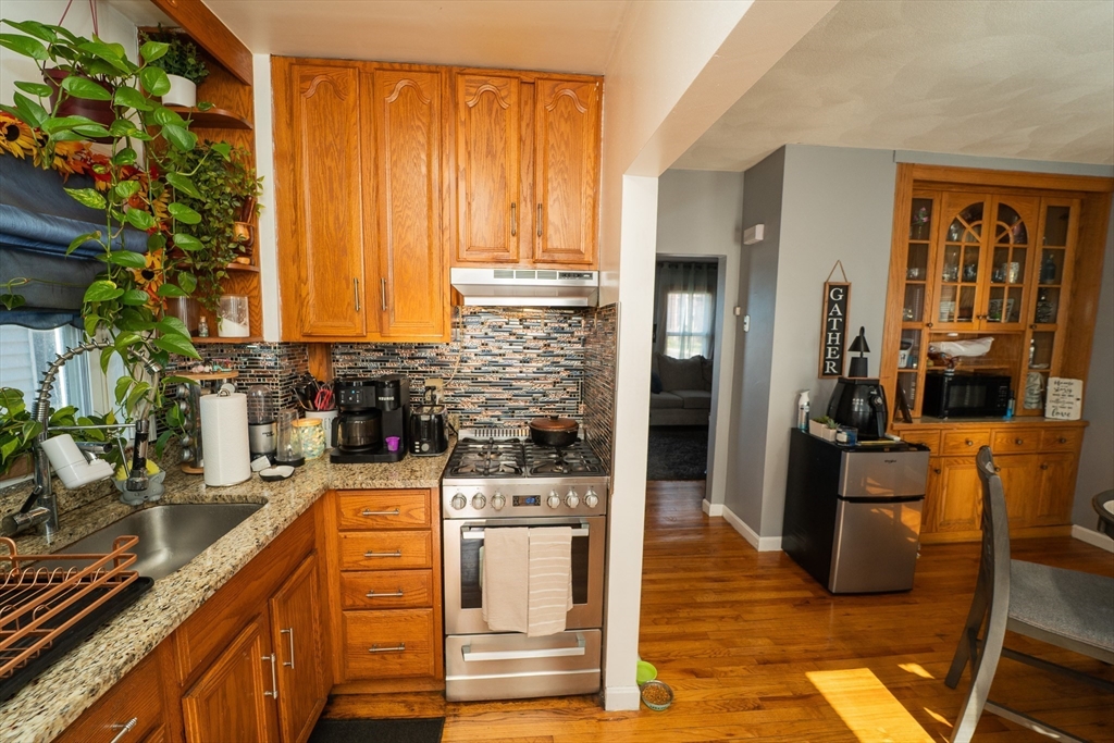 1 Thatcher St Property Photo 6