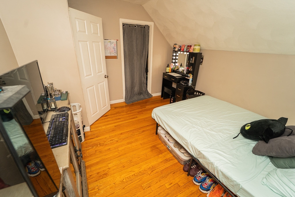1 Thatcher St Property Photo 12