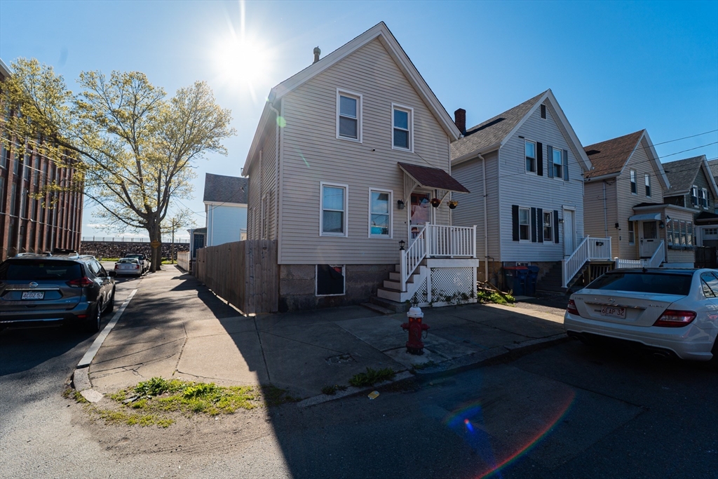 1 Thatcher St Property Photo 15