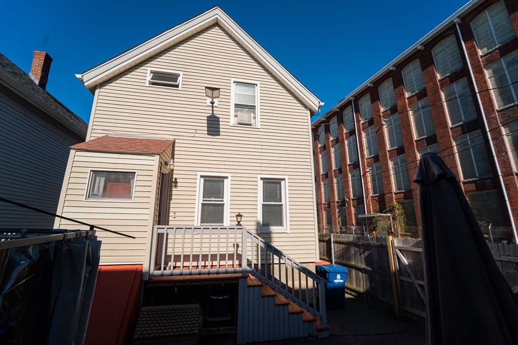 1 Thatcher St Property Photo 16