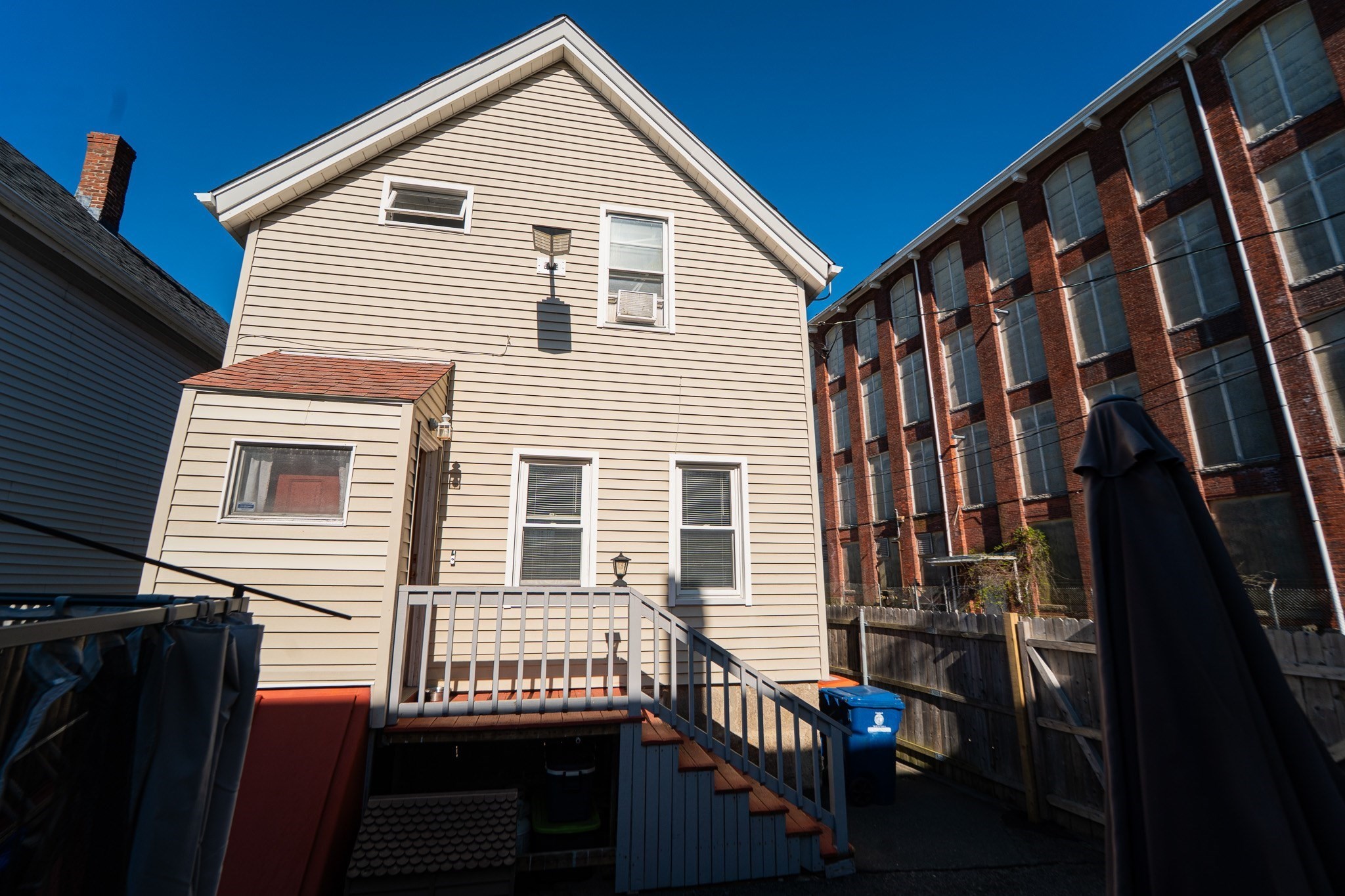 1 Thatcher St Property Photo 16