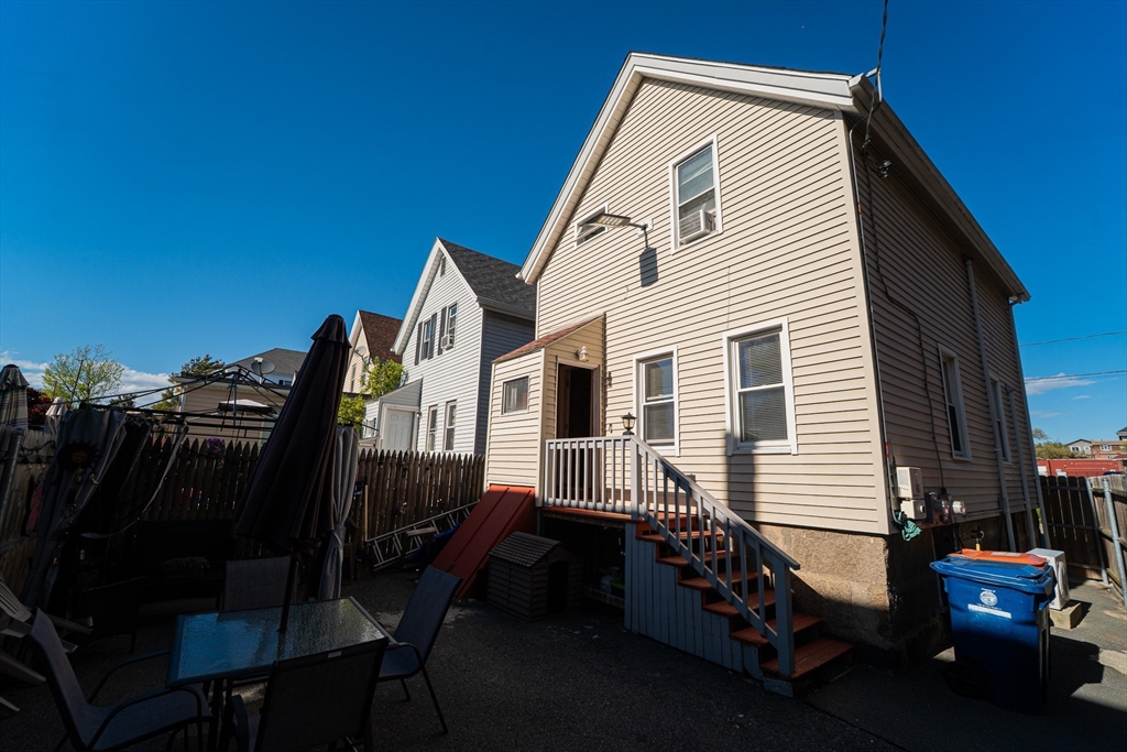 1 Thatcher St Property Photo 17