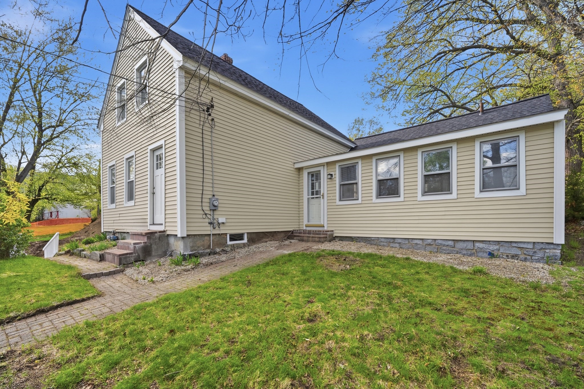 28 W Prescott St