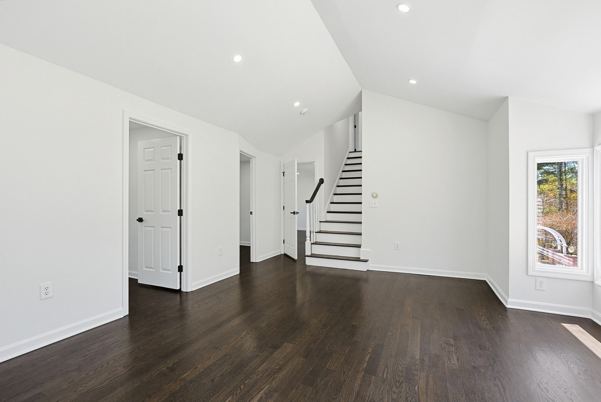175 Pleasant St Property Photo 29
