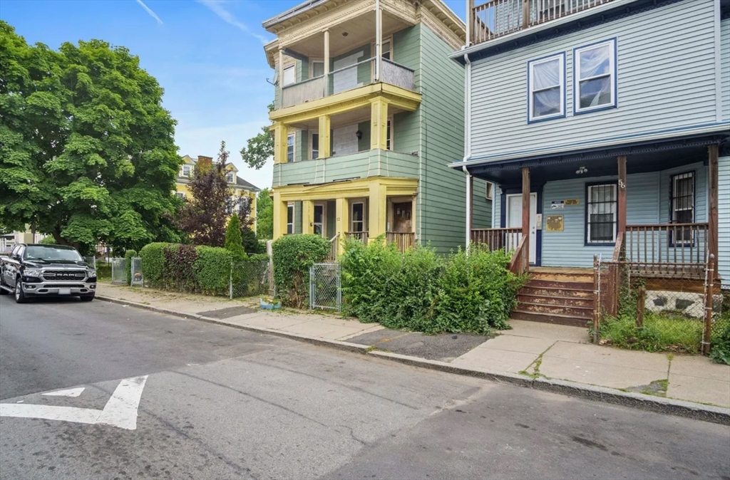 52 Intervale St Property Photo 1