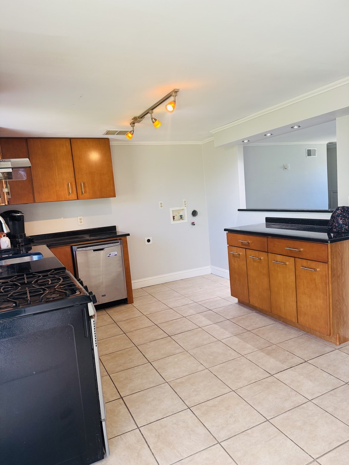 52 Sheraton Ave Property Photo 5