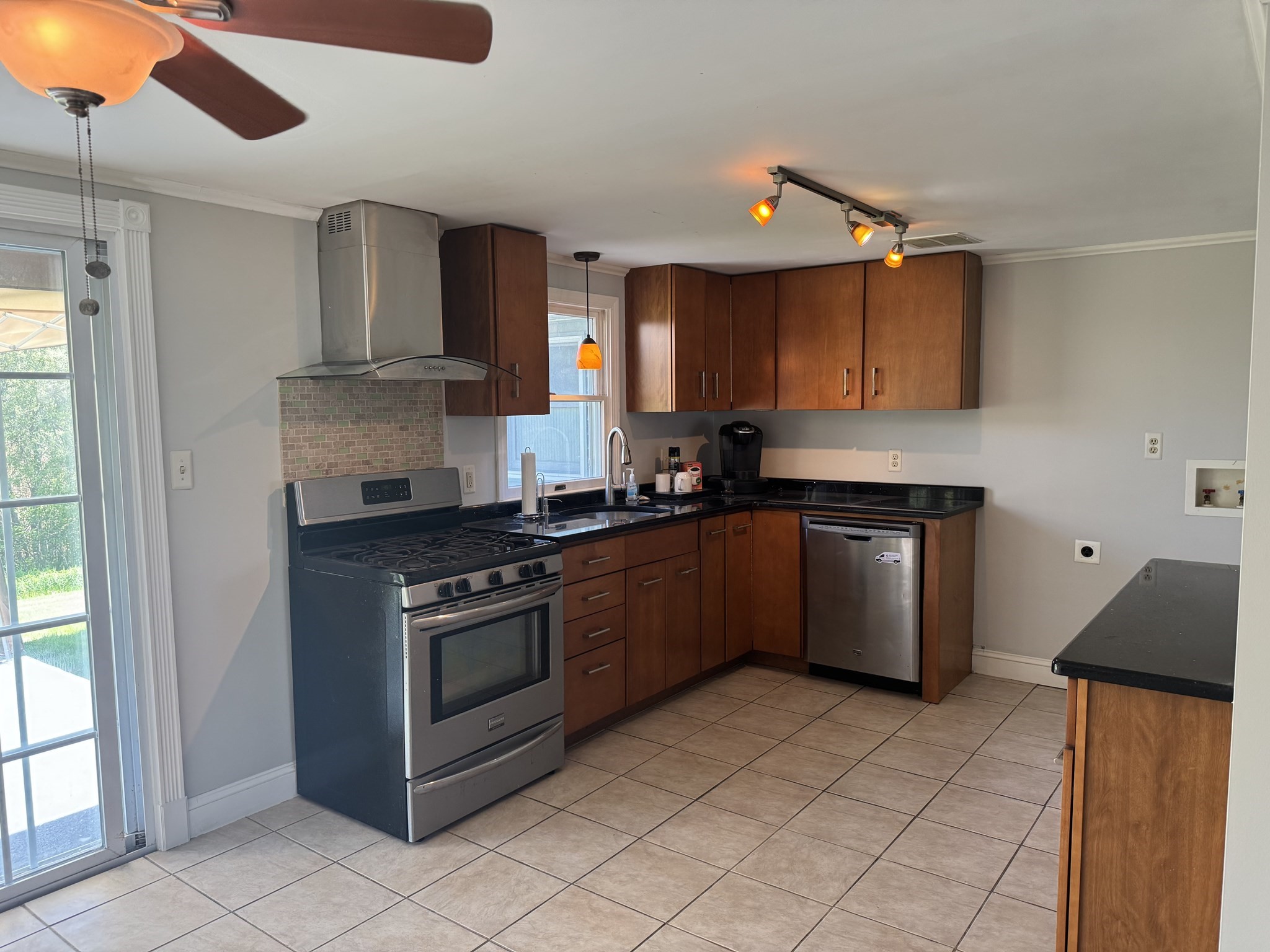 52 Sheraton Ave Property Photo 6