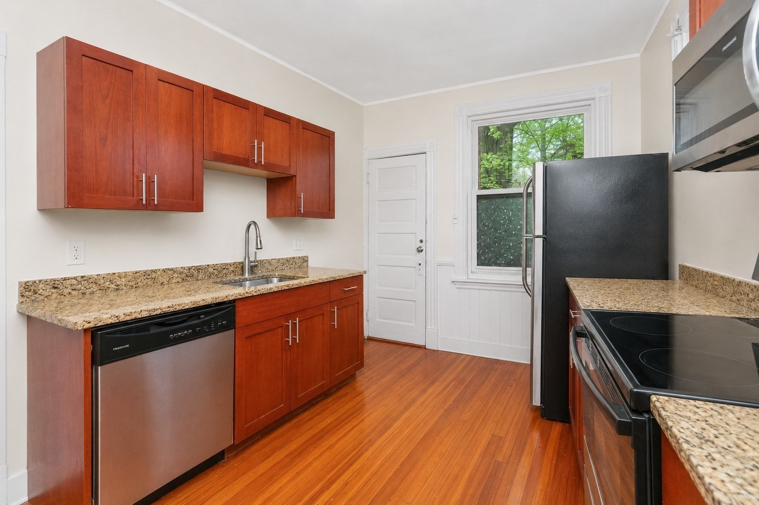 8 Colliston Rd Property Photo 3