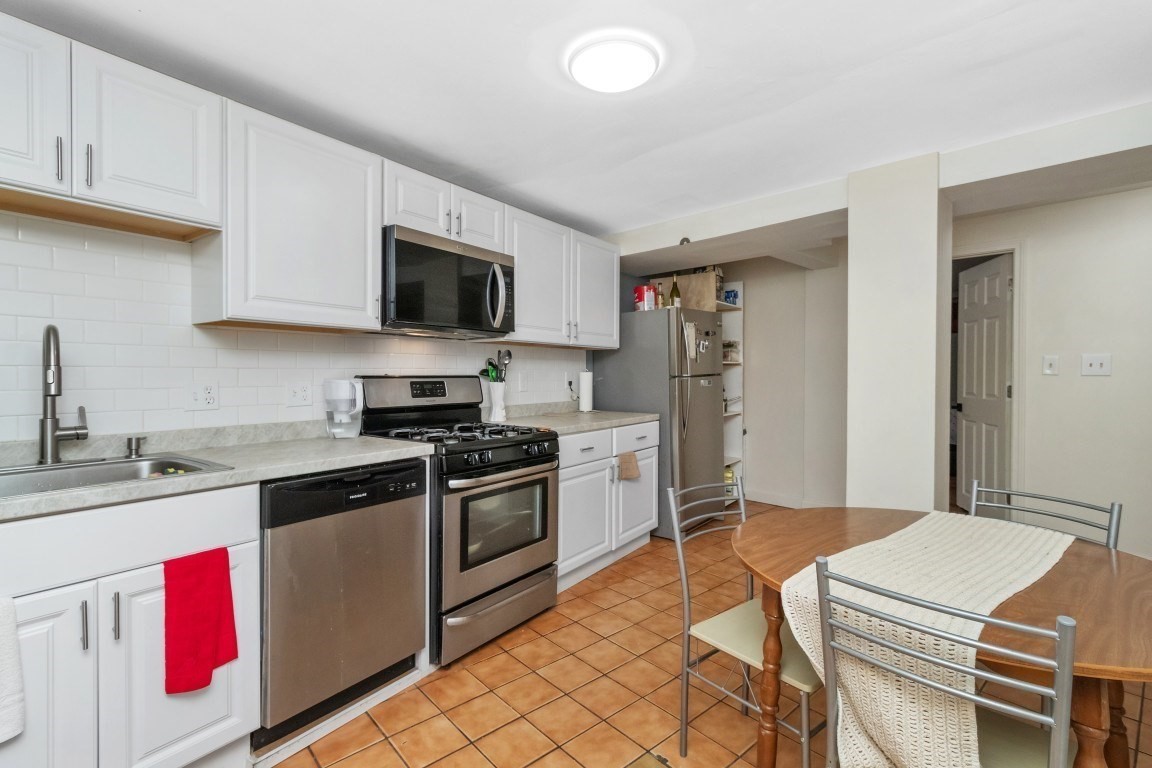 8 Colliston Rd Property Photo 24