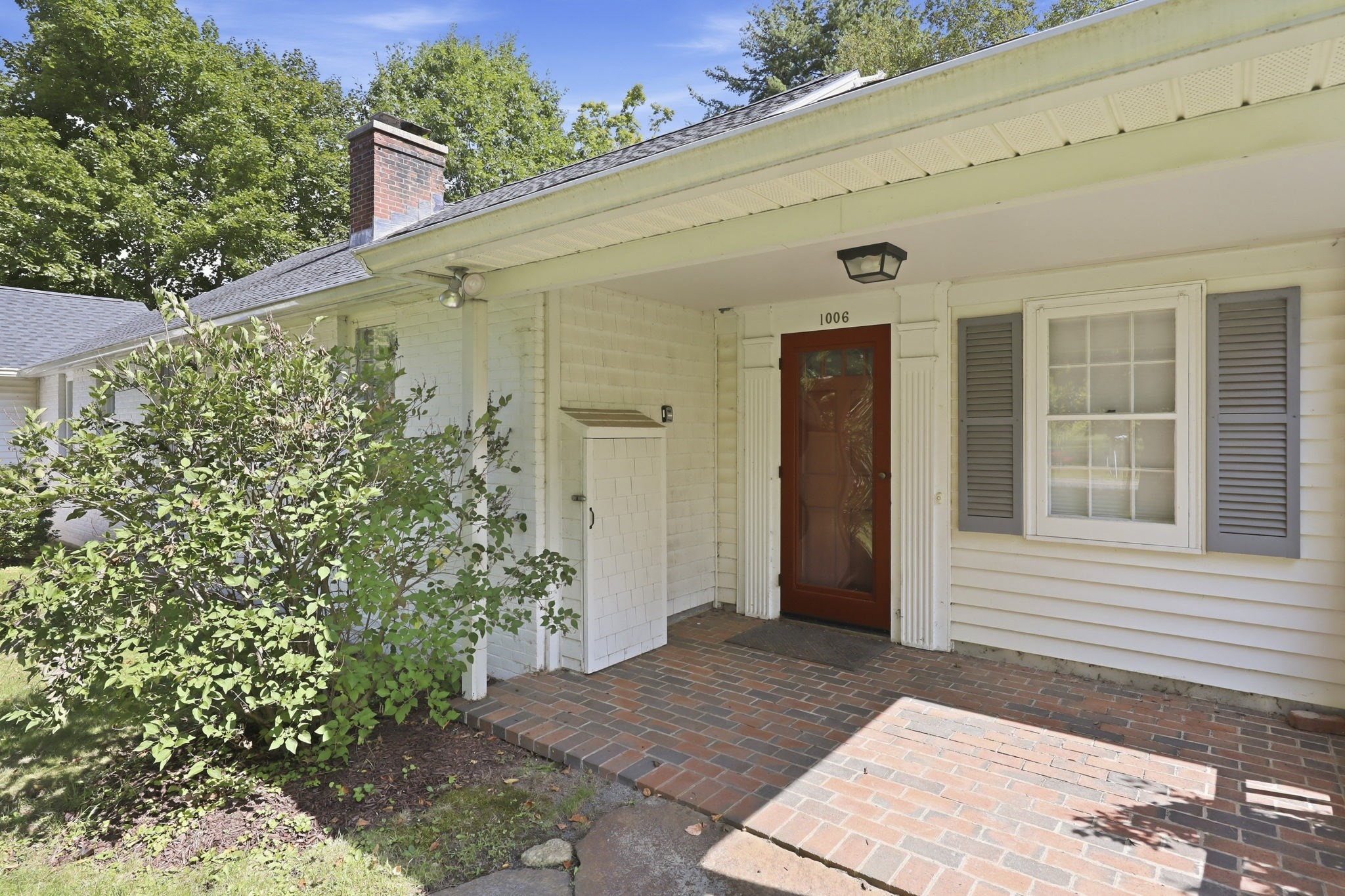 1006 South East Street Property Photo 4