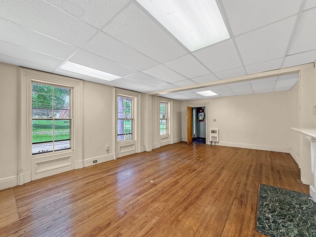 1003 Main St Property Photo 19