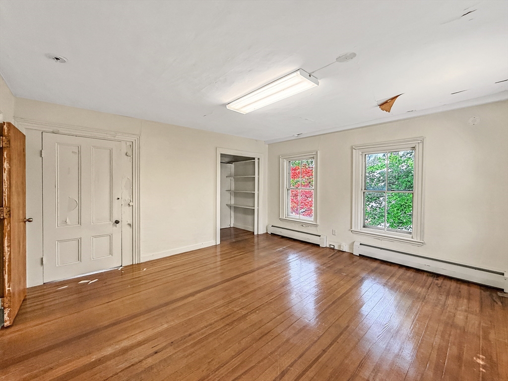1003 Main St Property Photo 23