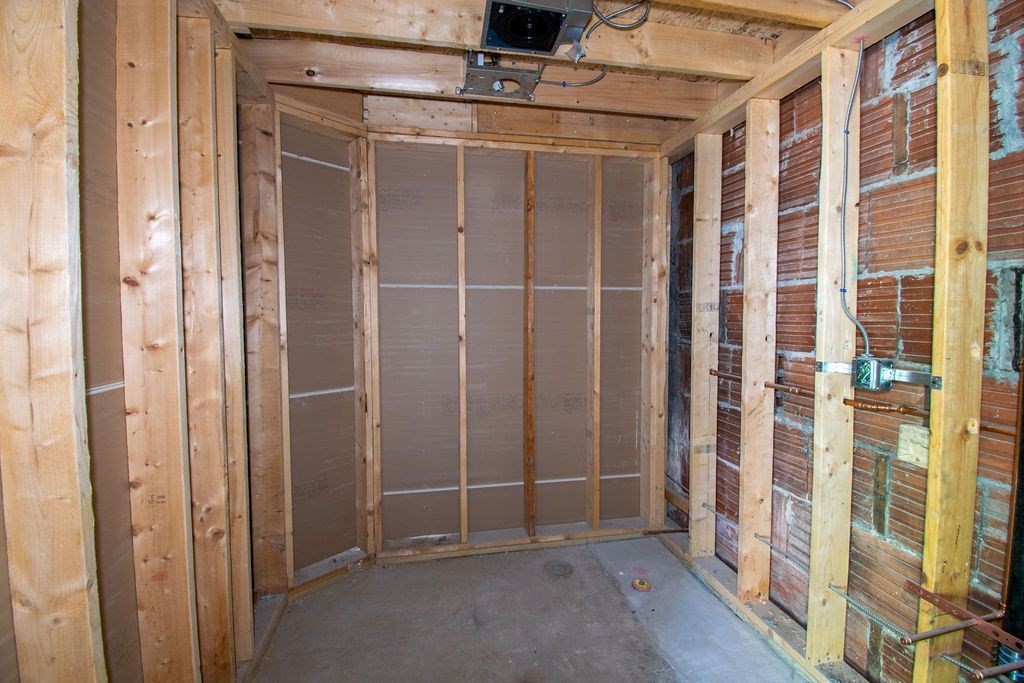 409 Main St. Property Photo 8