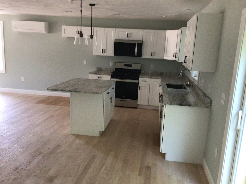 299 Quincy St Property Photo 6