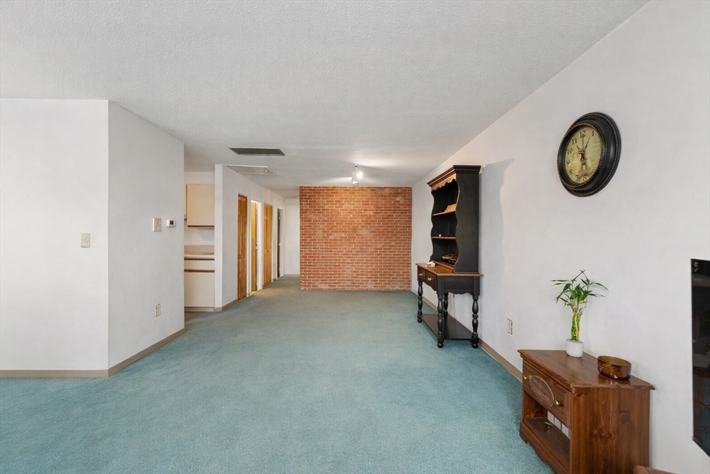 181 North St # 105 Property Photo 8