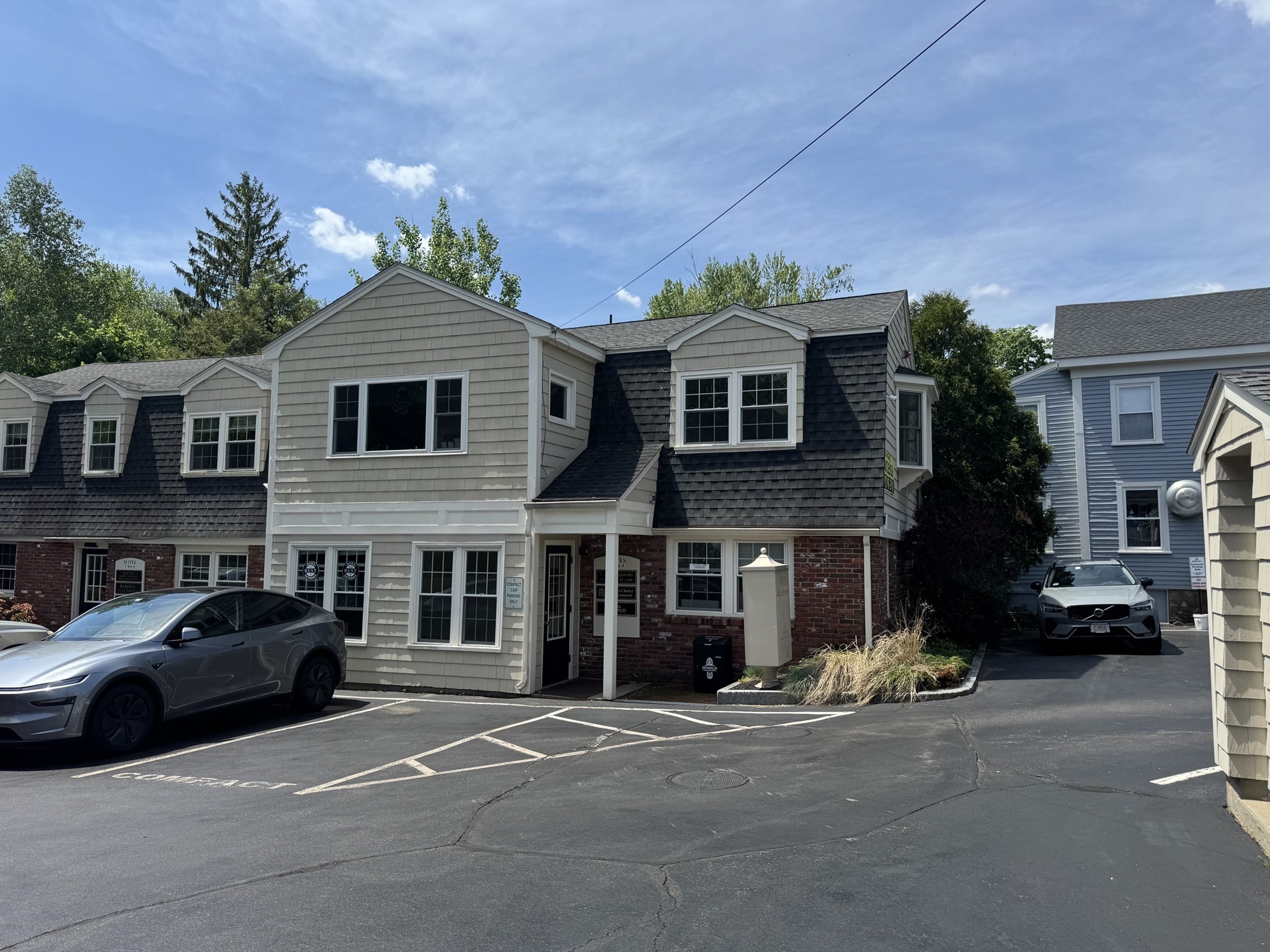 162 Main St. Property Photo 1