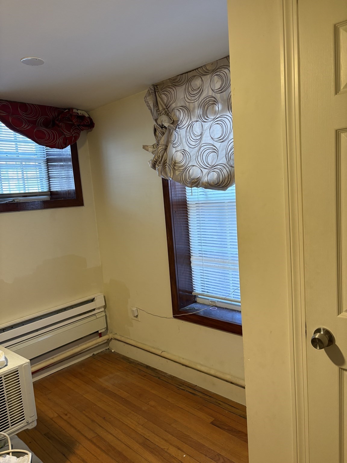 76 Maple St Property Photo 4