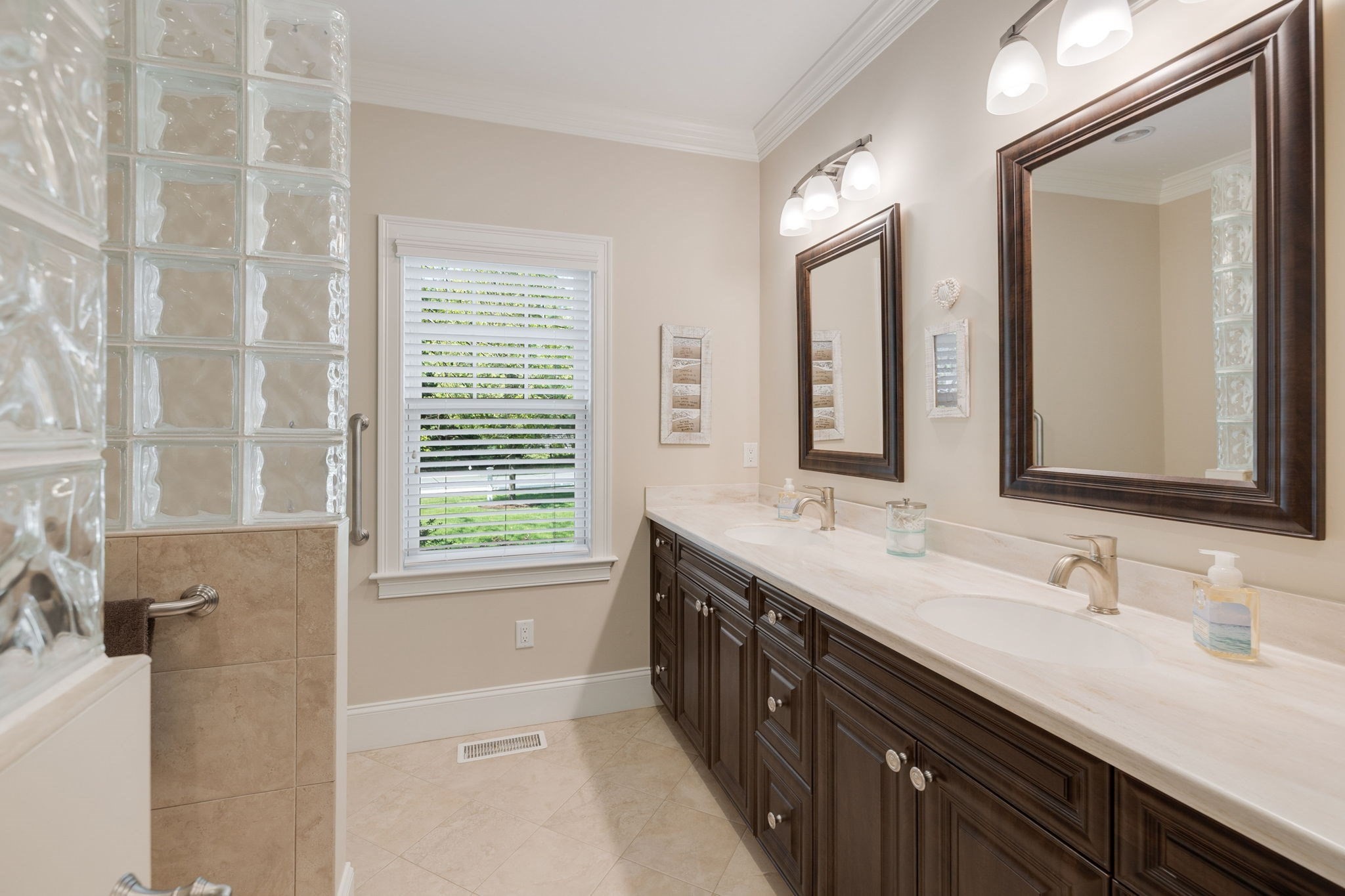 10 Shiverick Property Photo 23