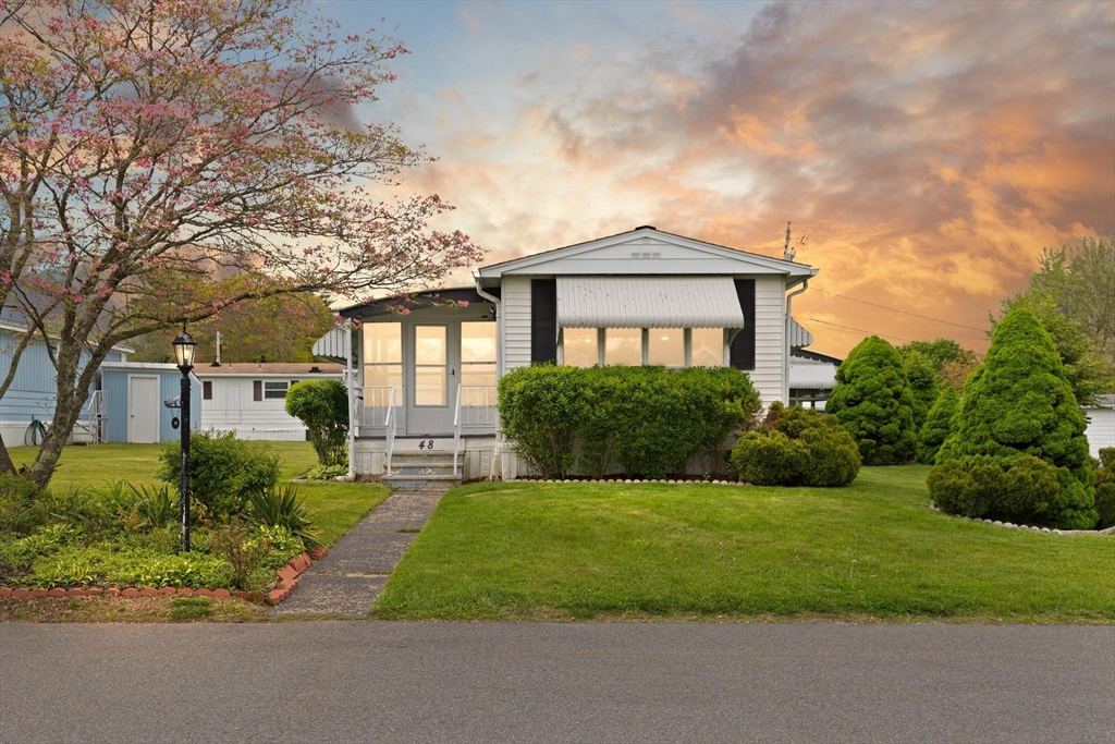 48 Easy Street Property Photo 1
