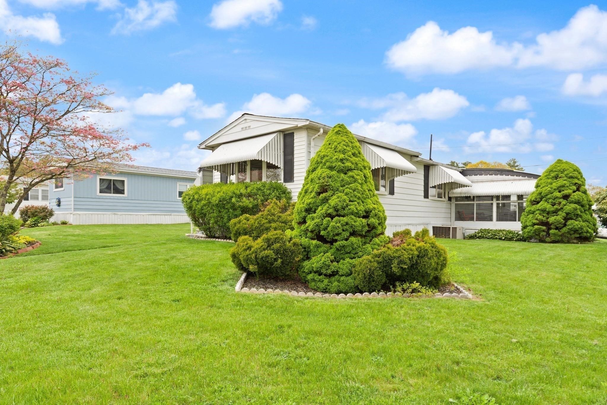 48 Easy Street Property Photo 4