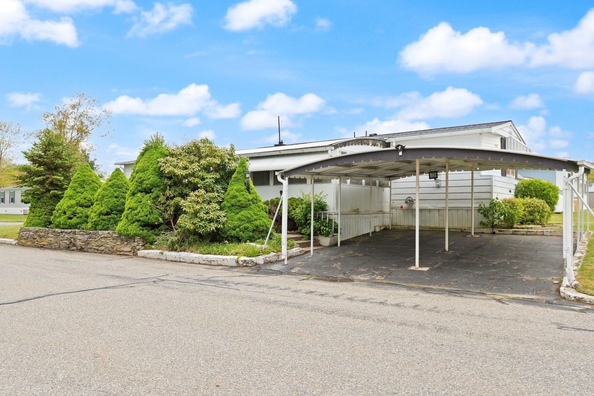 48 Easy Street Property Photo 5