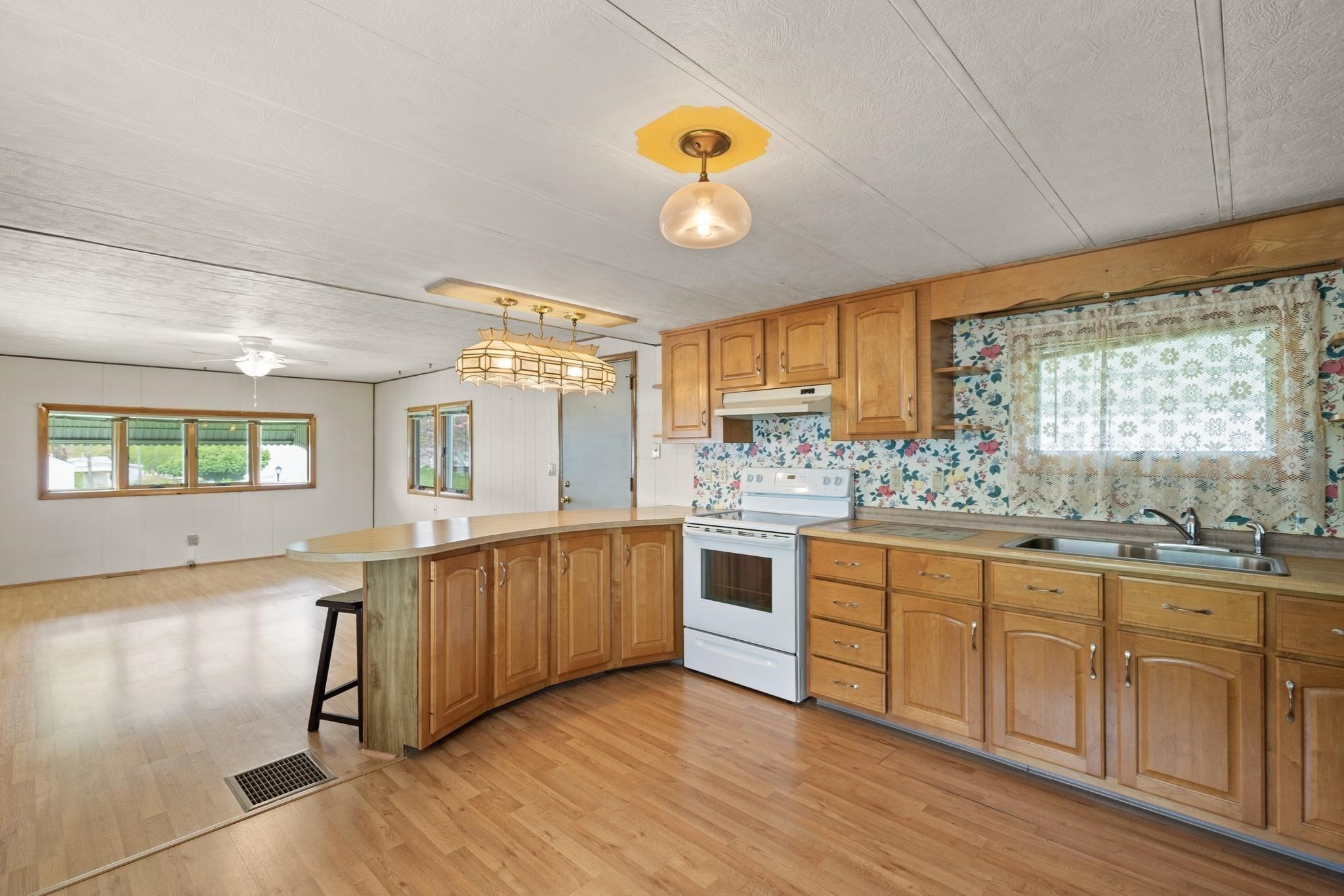 48 Easy Street Property Photo 7