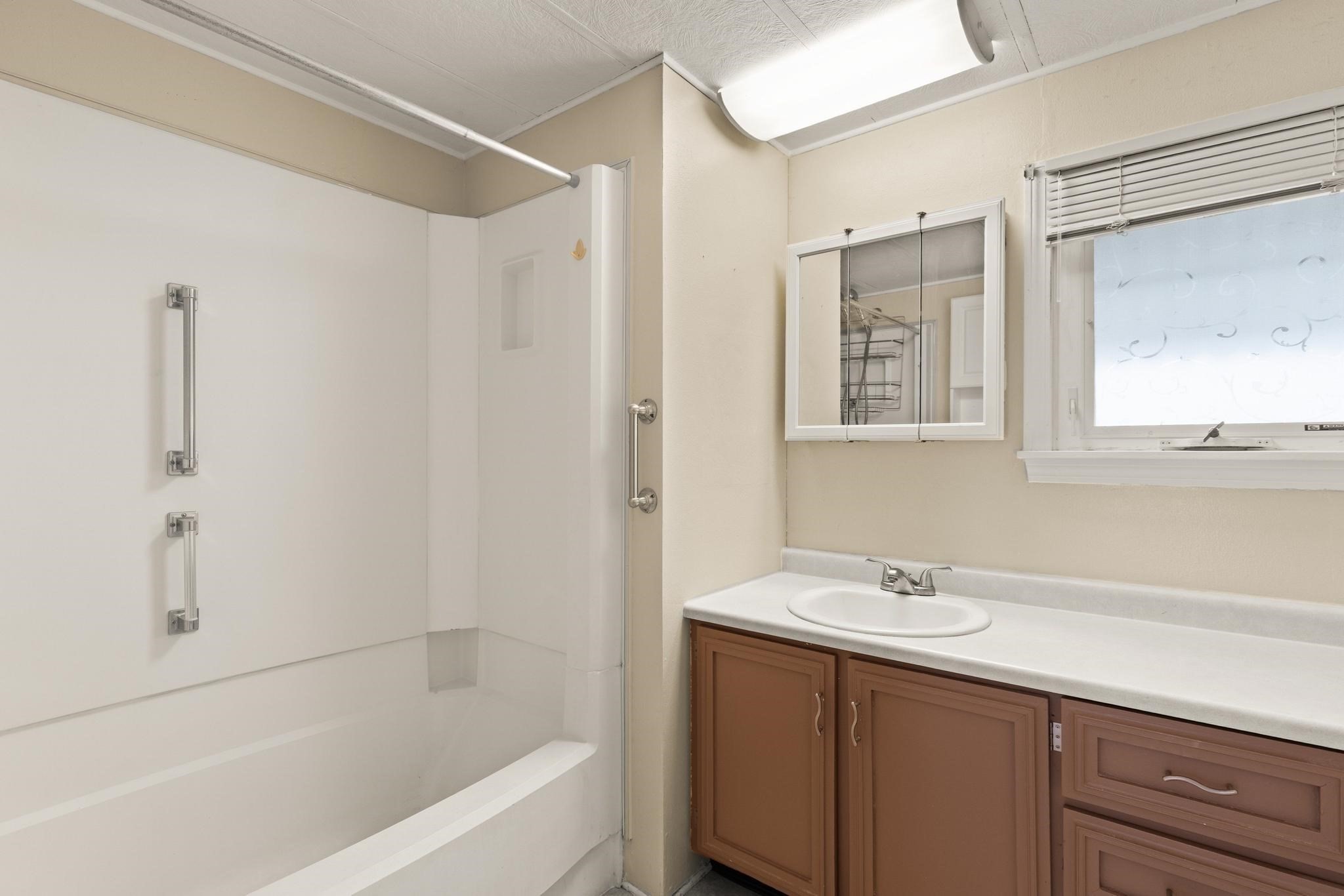 48 Easy Street Property Photo 10